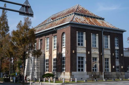 근대건축관으로 활용되고 있는 구 조선은행 군산지점.