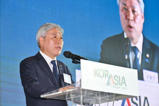 2025 코라시아포럼이 열린 20일 서울 여의도 FKI타워 그랜드볼룸에서 서왕진 조국혁신당 비대위원장 권한대행이 축사를 하고 있다. 최주연 기자