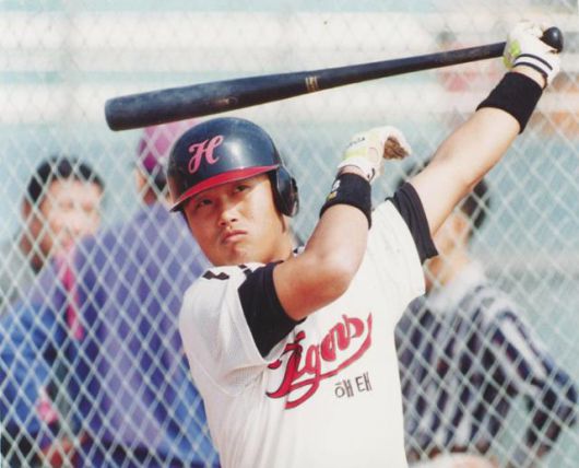해태 타이거즈 시절 이호준. 그는 투수로 입단했지만 곧바로 타자로 전향했다. 한국일보 자료사진