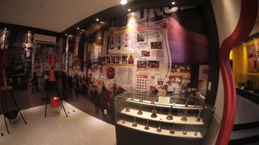 서울 중구에 있는 구세군역사박물관에 자선냄비와 종이 전시돼 있다. 구세군한국군국 제공