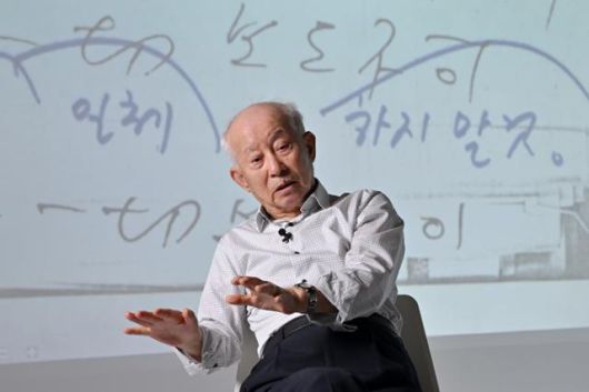 노향기 전 한국일보 기자가 서울 중구 한국일보사에서 인터뷰를 하고 있다. 민경석 기자