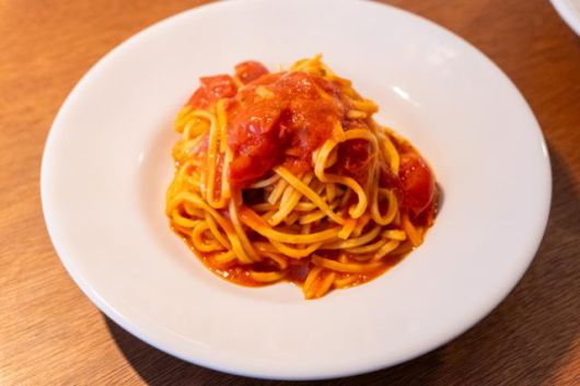 주께로 특제 토마토 소스를 넣어 매콤하게 만든 아라비아따 파스타(Spashetti all arabbiata).