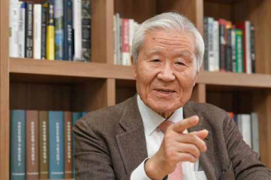 조갑제 조갑제TV 대표가 4월 18일 서울 종로구 사무실에서 한국일보와 인터뷰를 하고 있다. 남동균 인턴기자