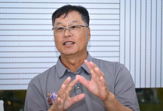 구대성이 최근 서울 중구 한국일보 사옥에서 한화 후배들을 꼼꼼하게 분석하고 있다. 강예진 기자