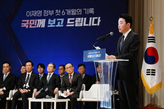 강훈식 대통령 비서실장이 7일 서울 용산 대통령실 대강당에서 열린 대통령실 6개월 성과 간담회에서 모두발언을 하고 있다. 왕태석 선임기자