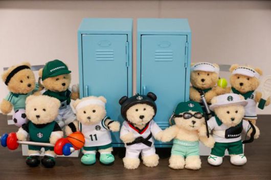 스타벅스가 지난해 7월 파리올림픽을 기념해 출시한 스포츠 스타 베어리스타 키체인. 구매 수량 제한에도 온라인 판매 채널에서 1시간도 안 돼 품절되는 등 인기몰이를 했다. 스타벅스 제공