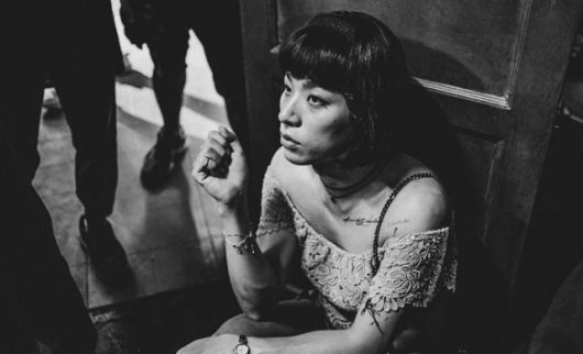 영화 '다만 악에서 구하소서'(2020) 속 박정민의 모습. 그는 트렌스젠더로 나온다. CJ ENM 제공