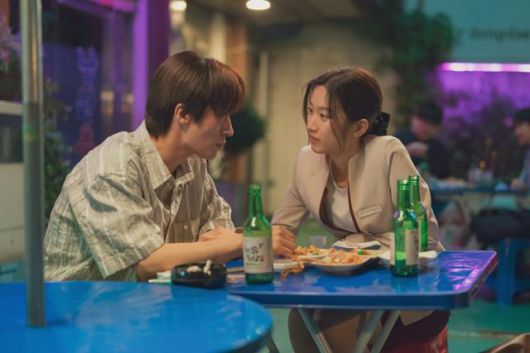 배우 구교환과 문가영이 로맨스 호흡을 맞춘 영화 '만약에 우리'가 오는 31일 개봉한다. 쇼박스 제공