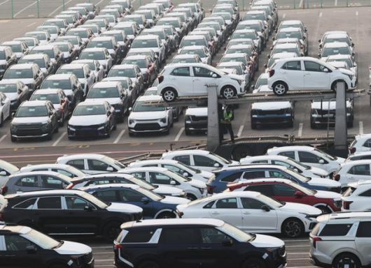 수출용 차량들이 29일 경기 평택항에 세워져 있다. 연합뉴스