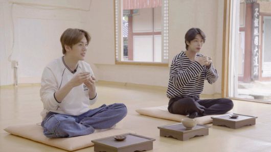 순천 선암사에서 템플스테이를 하면서 수행하는 민혁과 형원