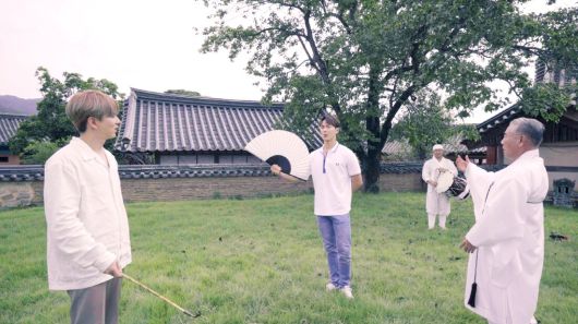 안동의 문화유산을 체험하는 셔누와 기현