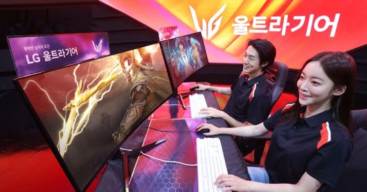 LG전자가 지난 2일 출시한 게이밍 모니터 ‘LG 울트라기어’ 34형 신제품. [LG전자 제공]