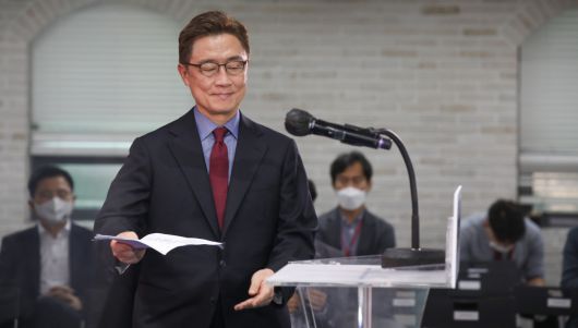 국민의힘 최재형 대선 경선 예비후보가 25일 서울 여의도 당사에서 열린 ‘국민 약속 비전 발표회’에서 발표를 하고 있다. [연합]