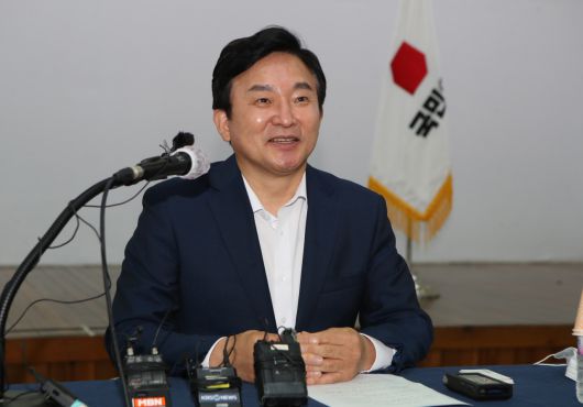 국민의힘 대권주자인 원희룡 전 제주지사가 19일 대구시당에서 열린 지역 기자간담회에서 발언하고 있다. [연합]