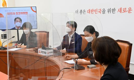 국민의당 안철수 대표가 30일 서울 여의도 국회에서 열린 최고위원회의에서 발언하고 있다. [이상섭 기자/babtong@hraldcorp.com]