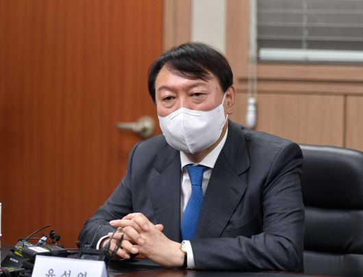 국민의힘 윤석열 대선 경선 예비후보가 3일 오전 서울 종로구 기독교회관에서 열린 한국교회 대표연합기관 및 평신도단체와 간담회에 참석, 인사말을 하고 있다. [연합]