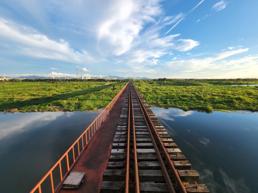 비비정예술열차 끝 옛 철교와 만경강·습지