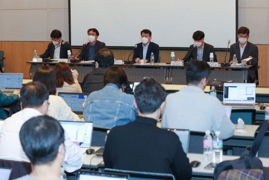 SK브로드밴드·KT·LG유플러스 등 통신 3사와 한국통신사업자연합회(KTOA)는 12일 서울 여의도 전경련회관 컨퍼런스센터에서 글로벌 빅테크 망 무임승차 관련 기자간담회를 열었다. [연합]