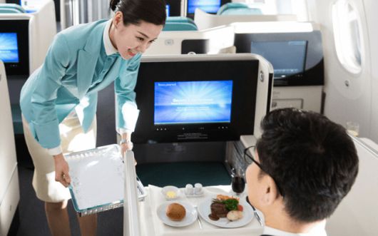 대한항공 승무원. [대한항공 공식 홈페이지]