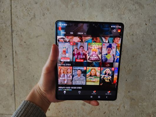 한정판의 인기는 줄서기 알바를 더욱 성행하게 만들고 있다. 전 세계적으로 엄청난 팬을 보유하고 있는 PC게임 ‘디아블로3’ 한정판을 사기 위해 대신 줄을 서주는 아르바이트생 고용 열풍이 불기도 했다.