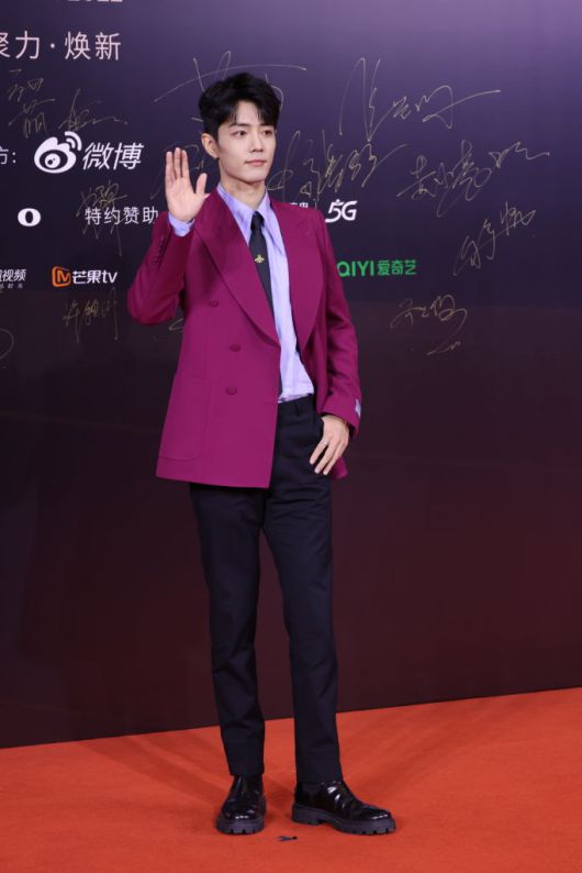 지난달 29일 중국 장쑤성 쑤저우에서 열린 '2022 웨이보TV 인터넷 비디오 서밋' 행사에서 중국 배우 샤오잔이 레드카펫 위에서 카메라를 향해 포즈를 취하고 있다. [게티이미지]