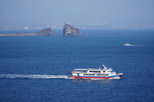 대정 송악산에서 본 형제바위와 유람선