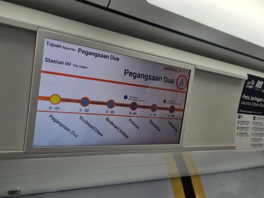 자카르타 LRT 내 정차역 알림 화면. 고은결 기자
