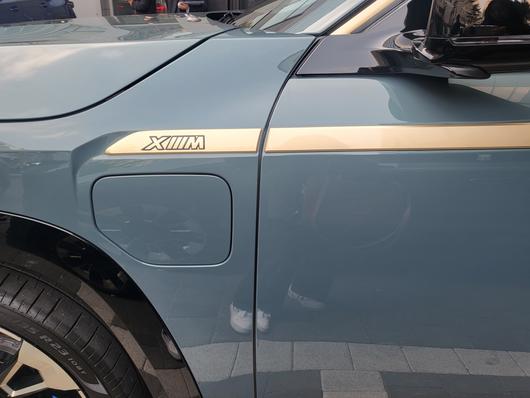 BMW ‘뉴 XM’ 전기 충전구 모습. [김지윤 기자]