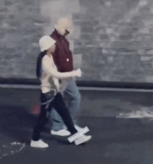 뷔, 제니로 추정되는 사진/온라인 커뮤니티 캡처