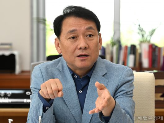 이광재 국회 사무총장이 22일 서울 영등포구 여의도 국회의사당 내 집무실에서 헤럴드경제와 인터뷰를 하고 있다. 임세준 기자