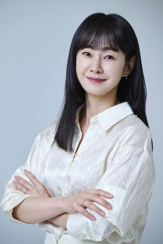 [헤럴드경제 = 서병기 선임기자]배우 명세빈(48)이 성숙된 연기를 보여주었다. 고교생 딸을 둔 46세 가정의학과 최승희 교수를 자연스런 연기로 소화했다. 게다가 이번에는 기존의 청순가련형 이미지와는 다른 불륜녀였다.