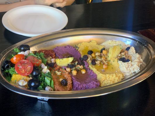 다양한 종류의 후무스. 육성연 기자