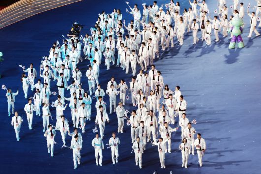 23일 오후 중국 항저우 올림픽 스포츠센터 스타디움에서 열린 2022 항저우 아시안게임 개회식에서 대한민국 선수단이 16번째로 입장하고 있다. [연합]