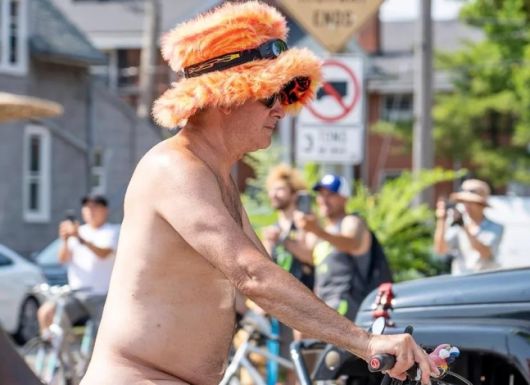 세계 알몸 자전거 대회 참가자. [밀워키 저널 센티널 화면 캡처]