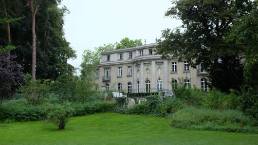 반제 기념관. 아이크 스테건 반제 기념관 소속 직원은 “일부러 아름답고 평화로운 곳을 회의장소로 선정해 우리(나치 수뇌부)가 자행한 일이 그다지 나쁜 일이 아니라고 강조했던 것 같다”는 개인 견해를 밝혔다. 베를린=박혜원 기자