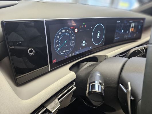 ‘투싼’의 부분변경 모델 ‘더 뉴 투싼’에 적용된 12.3인치 클러스터와 인포테인먼트 시스템. 서재근 기자