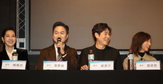 배우 장현성이 5일 오후 서울 강서구 한국음악저작권협회에서 열린 학전 어게인(AGAIN) 프로젝트 기자회견에서 인사말을 하고 있다. [연합]