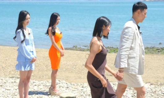 이어 관희-혜선 커플이 '현커'(현실 커플)인지를 묻자 김재원 PD는 "우리에게 이야기를 안 해줘 서운했지만, 이제는 사적인 영역이라 우리도 물어보기 힘들다"고 밝혔다.