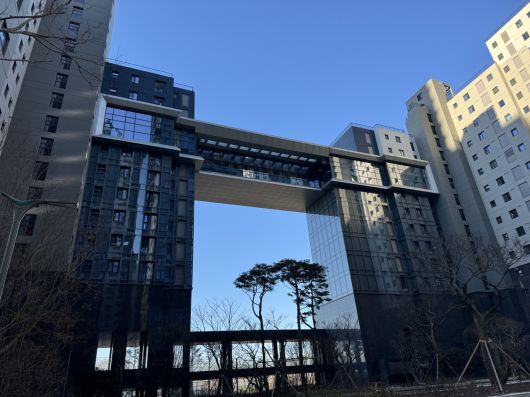 지난 15일 서울 서초구 반포동 ‘래미안 원베일리’의 스카이라운지. [박로명 기자]