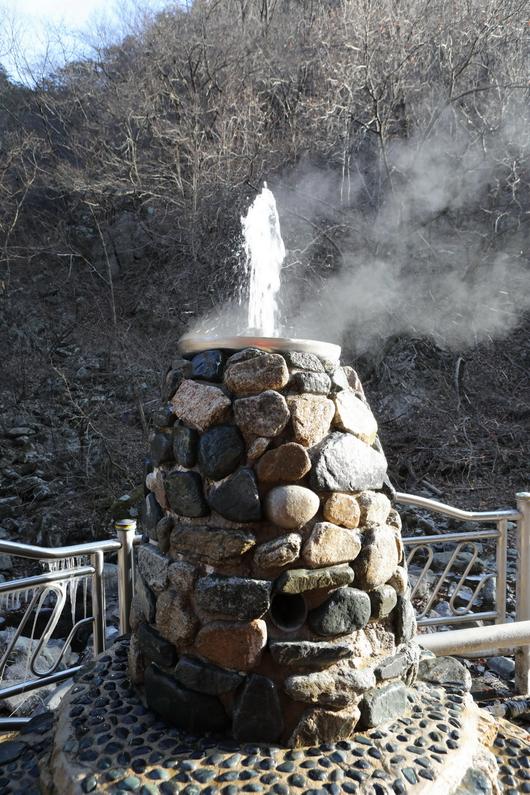 덕구온천 원탕이 솟은 응봉산 트레킹길목