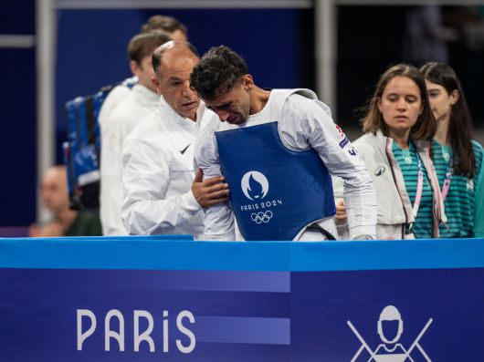 태권도 난민대표팀 야흐야 알 고타니가 8일(현지시각) 프랑스 파리 그랑팔레에서 열린 2024파리올림픽 태권도 남자 68kg급 예선에서 홍콩의 와이펑러와 경기에서 패하고 눈물을 흘리고 있다. 파리=이상섭 기자