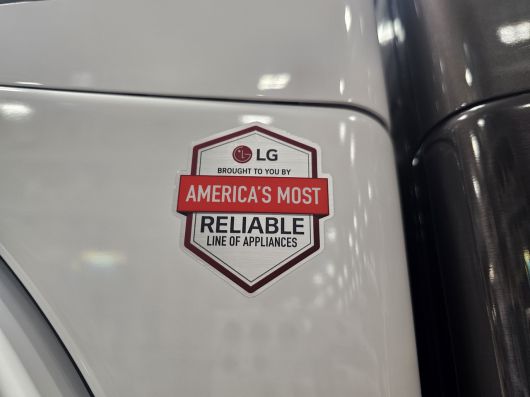 미국 유통채널 ‘로우스’ 매장에 진열된 LG전자 제품에 ‘미국에서 가장 신뢰받는 제품(America’s Most Reliable·AMR)‘ 배지가 부착돼있다.  김민지 기자