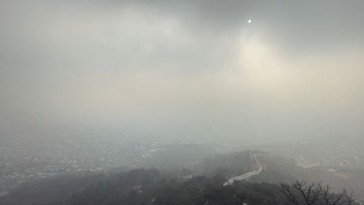 고농도 미세먼지 비상저감조치가 실시된 지난 22일 오전 서울 도심. [연합]