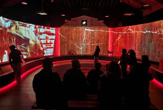 샘센터의 몰입형 미디어 공간