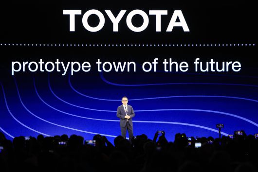 올해 CES 2025 개막에 앞서 미국 네바다주 라스베이거스 만달레이베이 컨벤션센터에서 열린 도요타 프레스 콘퍼런스에서 참가한 토요다 아키오 도요타자동차 회장 [연합]