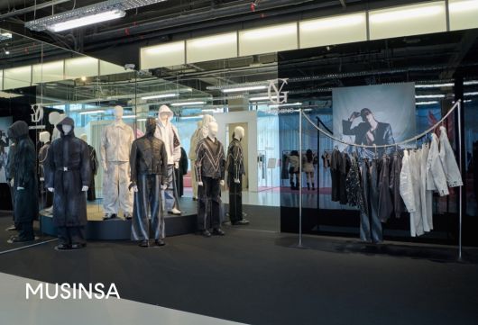 무신사 ‘넥스트 인 브랜드’ 팝업에서 유강의 25SS 컬렉션이 전시된 모습 [무신사 제공]