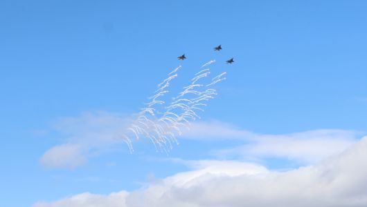 사진은 공군의 F-15K가 적군에 MK-84 공대지폭탄을 투하한 후 플레어를 활용하며 위험지역을 이탈하는 모습.[육군 제공]