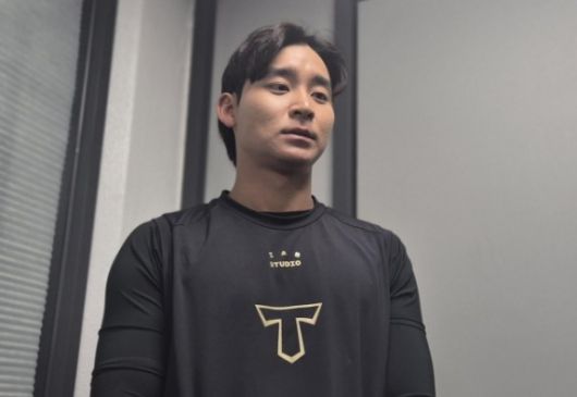 KIA 타이거즈 홍종표가 8일 부산 사직구장에서 열리는 2025 프로야구 시범경기 롯데 자이언츠와 방문 경기를 앞두고 사생활 논란에 관해 사과하고 있다. [연합]