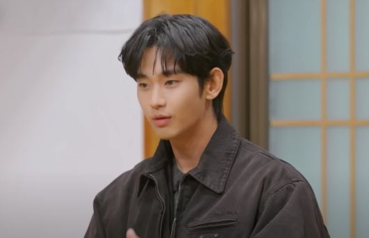 배우 김수현이 MBC 예능프로그램 ‘굿데이’에 출연 중인 모습. [‘굿데이’ 공식 홈페이지 캡처]