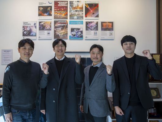 이번 연구를 수행한 공동 연구진. 김해진(왼쪽부터) 연세대 교수, 정인영 한국에너지기술연구원 정인영 박사, 김기환 박사, 이태경 경상대 교수.[한국에너지기술연구원 제공]